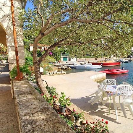 Apartmans And Rooms Dunjini Dvori Korčula Eksteriør bilde