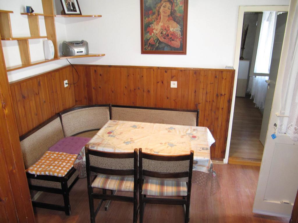 Apartmans And Rooms Dunjini Dvori Korčula Rom bilde