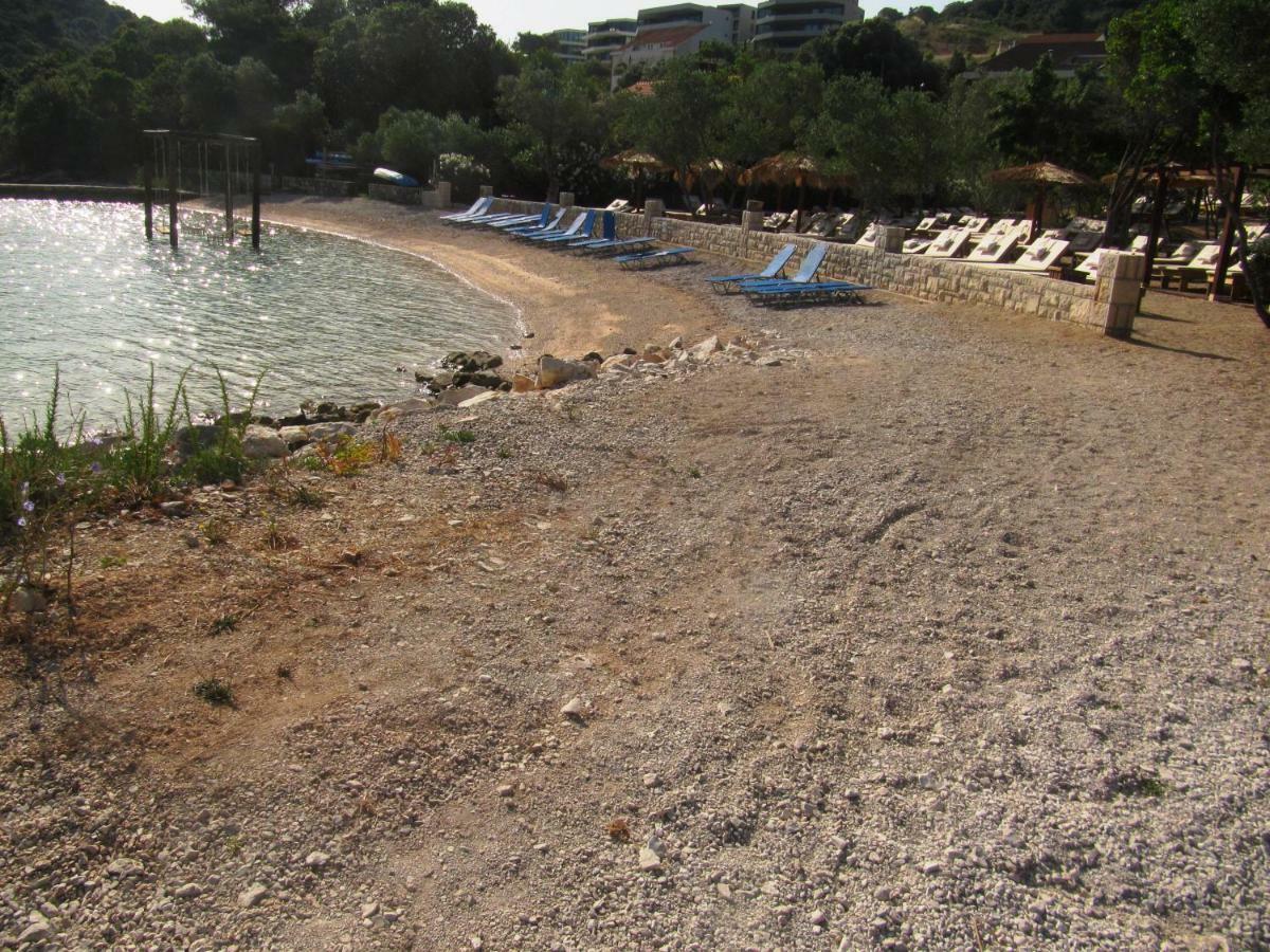 Apartmans And Rooms Dunjini Dvori Korčula Eksteriør bilde