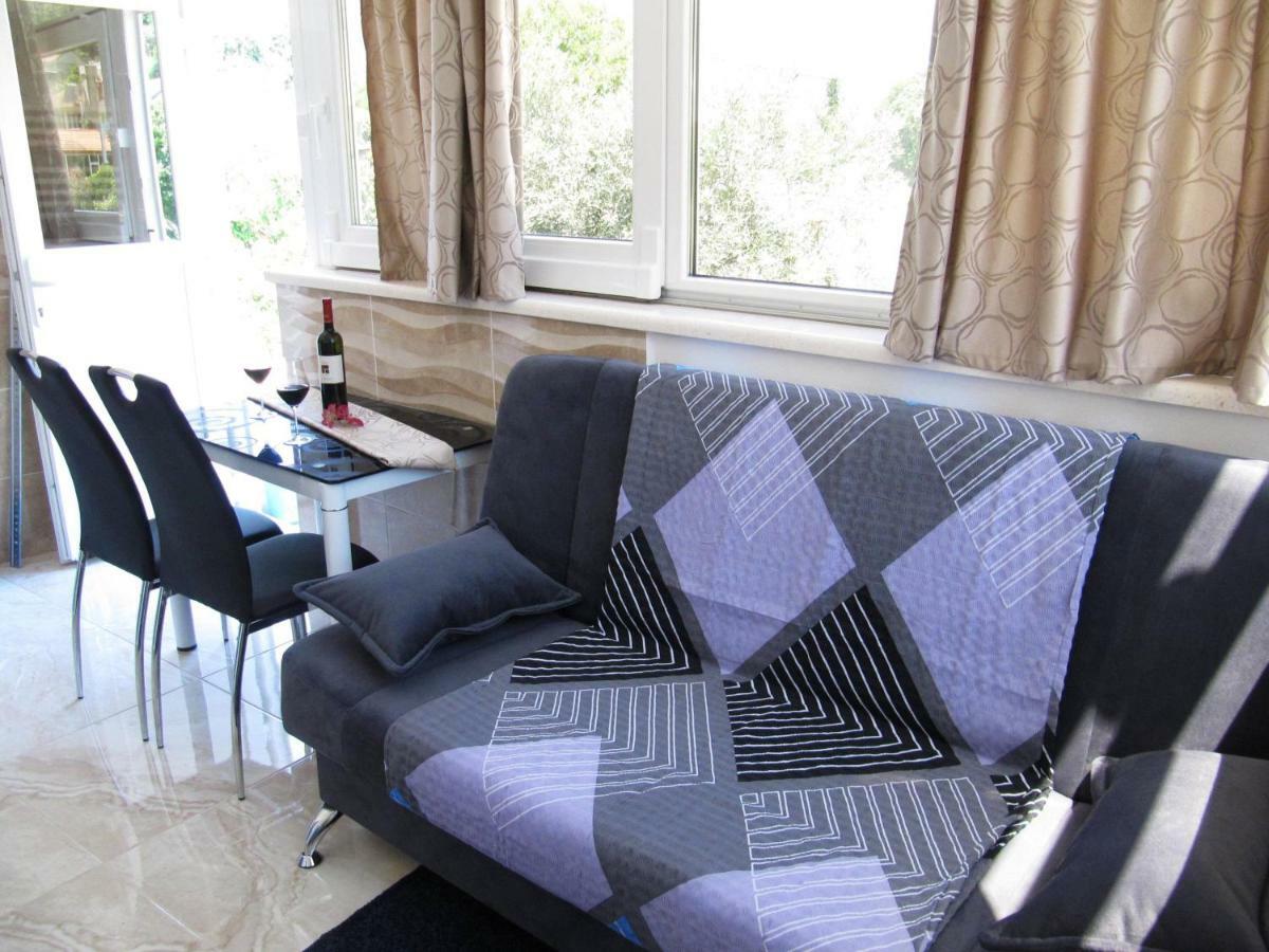 Apartmans And Rooms Dunjini Dvori Korčula Eksteriør bilde