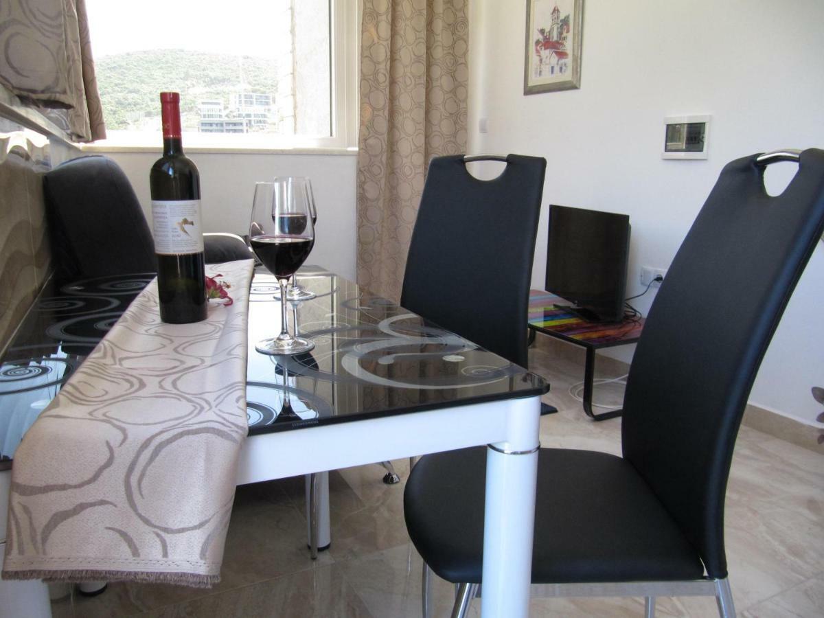 Apartmans And Rooms Dunjini Dvori Korčula Eksteriør bilde