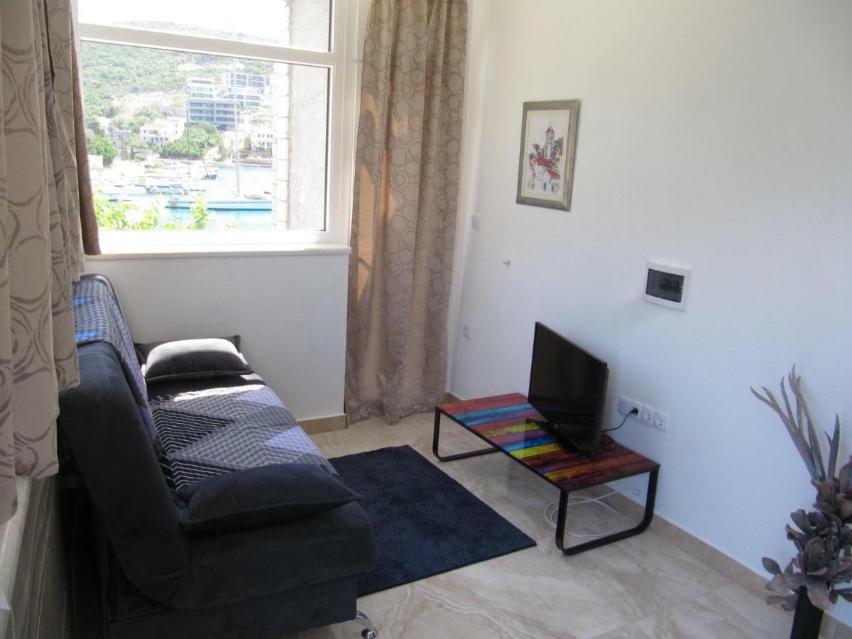 Apartmans And Rooms Dunjini Dvori Korčula Eksteriør bilde