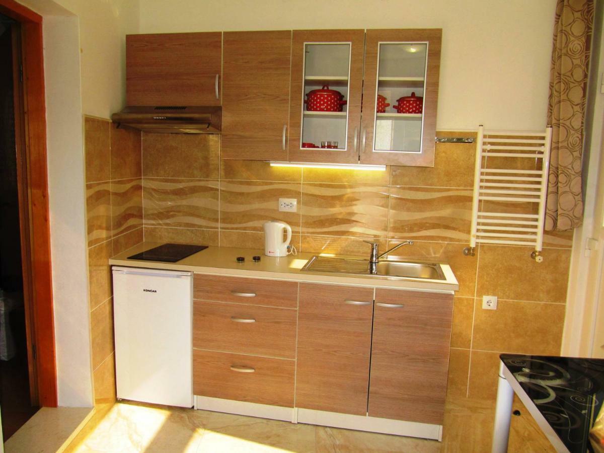 Apartmans And Rooms Dunjini Dvori Korčula Eksteriør bilde