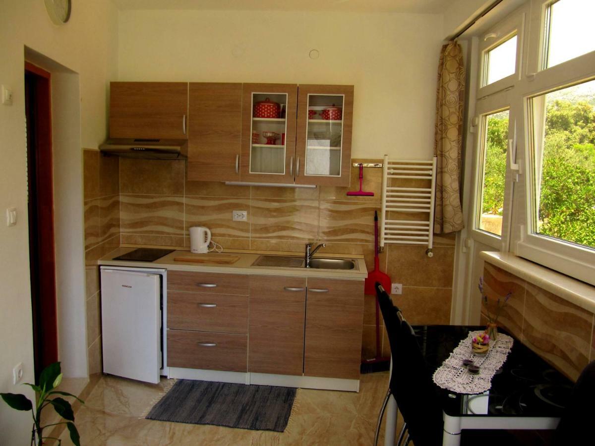 Apartmans And Rooms Dunjini Dvori Korčula Eksteriør bilde