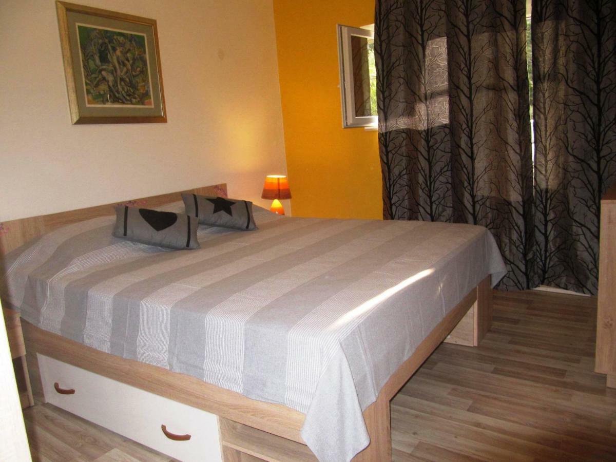 Apartmans And Rooms Dunjini Dvori Korčula Eksteriør bilde