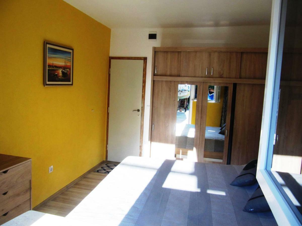 Apartmans And Rooms Dunjini Dvori Korčula Eksteriør bilde