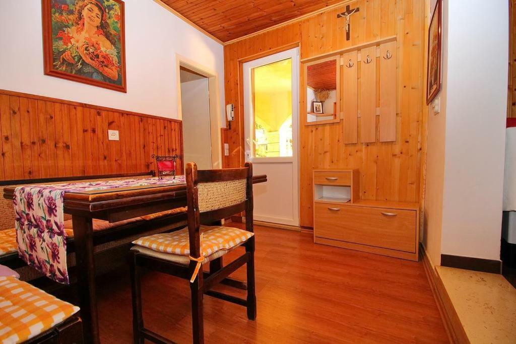 Apartmans And Rooms Dunjini Dvori Korčula Eksteriør bilde