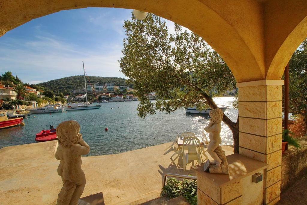 Apartmans And Rooms Dunjini Dvori Korčula Eksteriør bilde