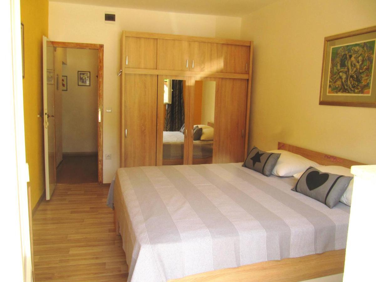 Apartmans And Rooms Dunjini Dvori Korčula Eksteriør bilde