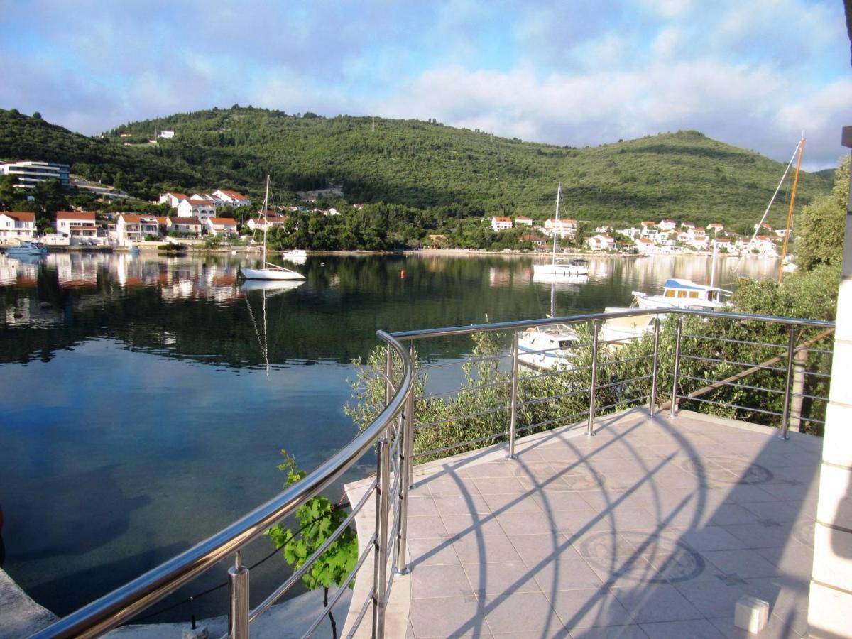 Apartmans And Rooms Dunjini Dvori Korčula Eksteriør bilde